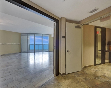 17201 Collins Ave - Photo Thumbnail 7