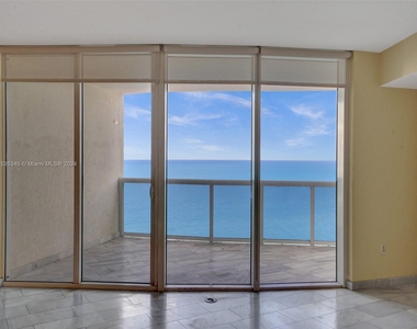 17201 Collins Ave - Photo Thumbnail 6