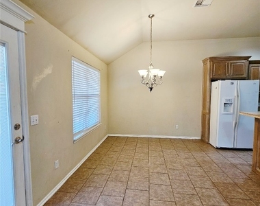 932 Noel Drive - Photo Thumbnail 2