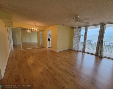 5200 N Ocean Blvd - Photo Thumbnail 3