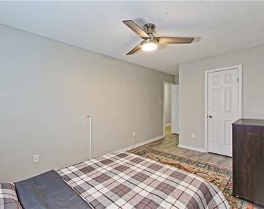 4725 Woodglen Ct - Photo Thumbnail 15