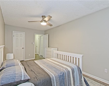 4725 Woodglen Ct - Photo Thumbnail 17