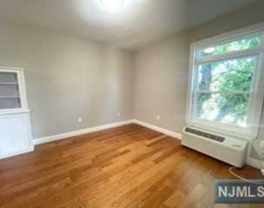 116 Essex Street - Photo Thumbnail 6