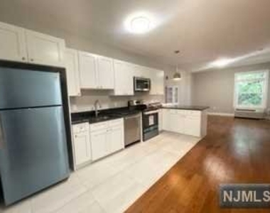 116 Essex Street - Photo Thumbnail 5