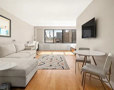 382 Central Park West - Photo Thumbnail 2