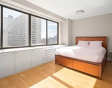 382 Central Park West - Photo Thumbnail 3