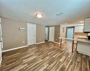 3720 W Elrod Avenue - Photo Thumbnail 2