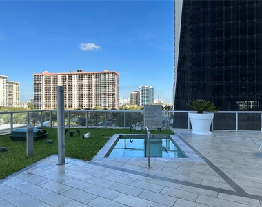 17121 Collins Ave - Photo Thumbnail 24