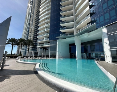 17121 Collins Ave - Photo Thumbnail 20