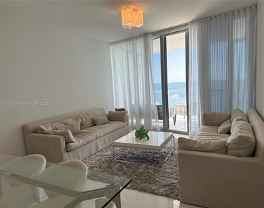 17121 Collins Ave - Photo Thumbnail 7