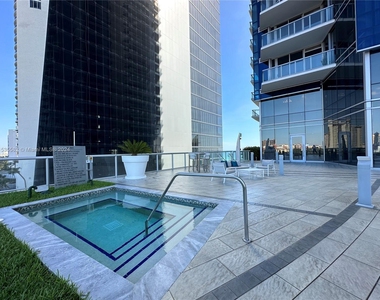 17121 Collins Ave - Photo Thumbnail 21