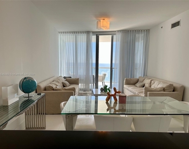 17121 Collins Ave - Photo Thumbnail 5