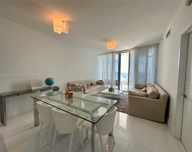 17121 Collins Ave - Photo Thumbnail 8