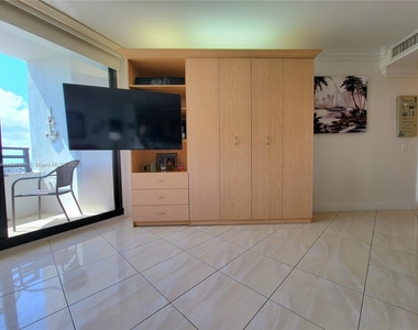 3505 S Ocean Dr - Photo Thumbnail 9