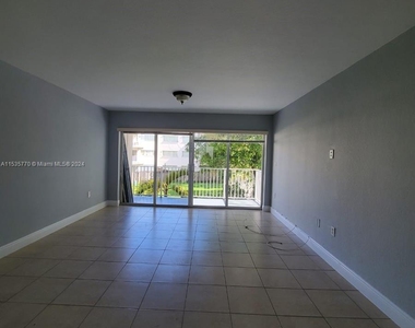 7737 N N Kendall Dr - Photo Thumbnail 2