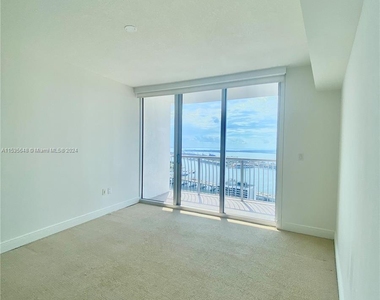 1750 N Bayshore Dr - Photo Thumbnail 12