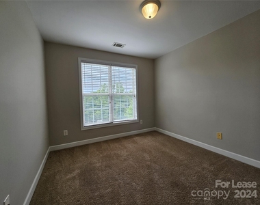 8728 Arbor Creek Drive - Photo Thumbnail 21