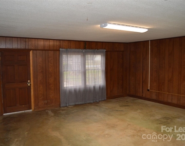 143 Meadowview Drive - Photo Thumbnail 13