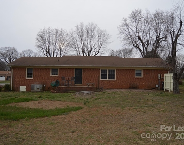 143 Meadowview Drive - Photo Thumbnail 15