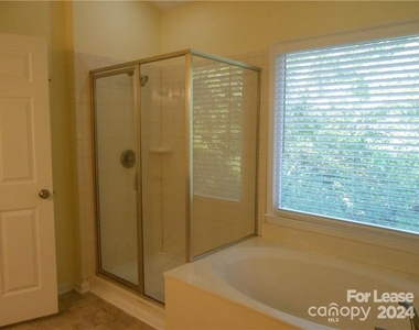 4326 Silvermere Way - Photo Thumbnail 11