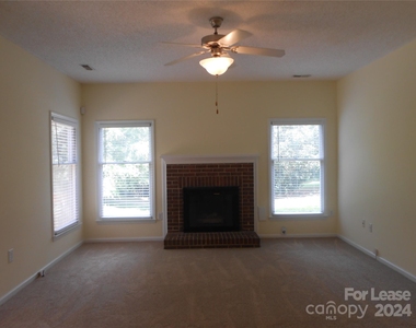 4326 Silvermere Way - Photo Thumbnail 10