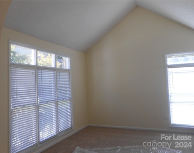 4326 Silvermere Way - Photo Thumbnail 2