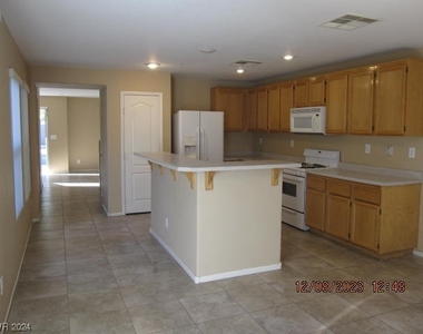 640 Desert Passage Street - Photo Thumbnail 8