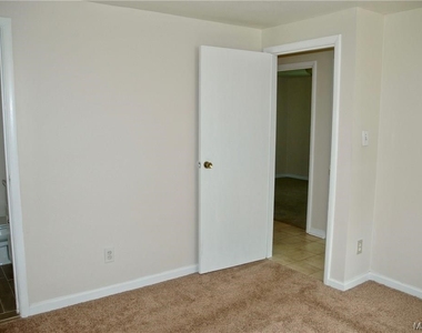 3407 Loch Haven Road - Photo Thumbnail 12