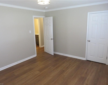 1621 Dearborn Drive - Photo Thumbnail 15