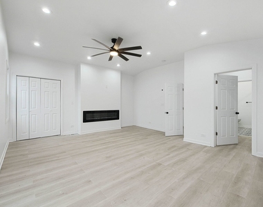 629 N Lockwood Avenue - Photo Thumbnail 4