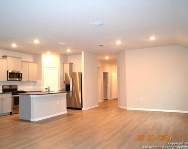 4503 Meadowland Pl - Photo Thumbnail 9