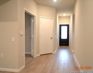 4503 Meadowland Pl - Photo Thumbnail 5