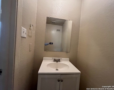 4608 Swann Ln - Photo Thumbnail 13