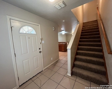 4608 Swann Ln - Photo Thumbnail 3