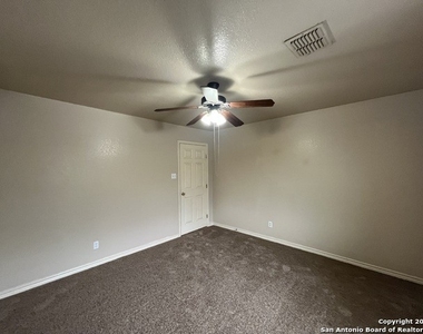 4608 Swann Ln - Photo Thumbnail 18