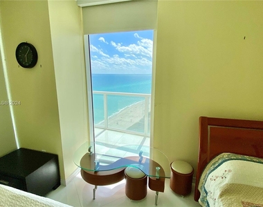 16699 Collins Ave - Photo Thumbnail 13