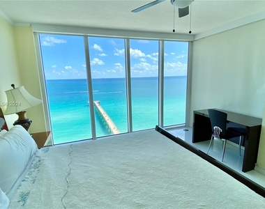 16699 Collins Ave - Photo Thumbnail 10