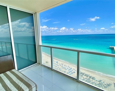 16699 Collins Ave - Photo Thumbnail 3