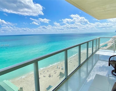 16699 Collins Ave - Photo Thumbnail 2