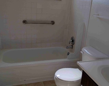 1643 Moore Ave 11 - Photo Thumbnail 6