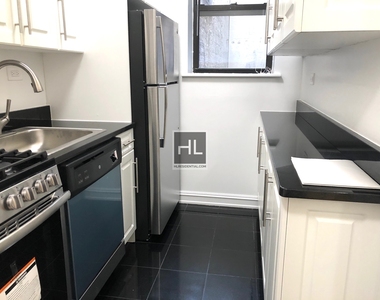 East 51 Street - Photo Thumbnail 3