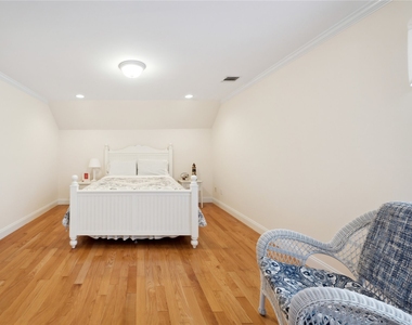 23 Whiting Road - Photo Thumbnail 13