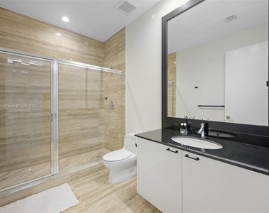 15901 Collins Ave - Photo Thumbnail 24