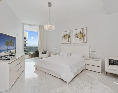 15901 Collins Ave - Photo Thumbnail 8