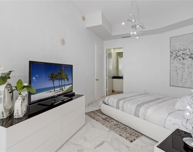 15901 Collins Ave - Photo Thumbnail 11