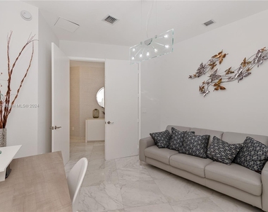 15901 Collins Ave - Photo Thumbnail 5