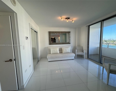 5555 Collins Ave - Photo Thumbnail 1