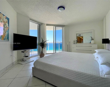 16711 Collins Ave - Photo Thumbnail 2