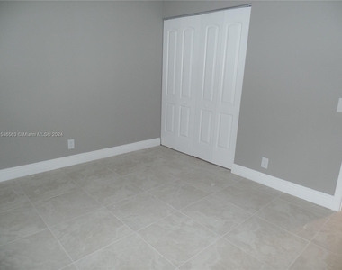 117 Lake Emerald Dr - Photo Thumbnail 8