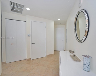 18201 Collins Ave - Photo Thumbnail 10